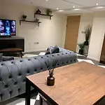 Apartment In Old Trafford