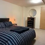 Apartment In Old Trafford
